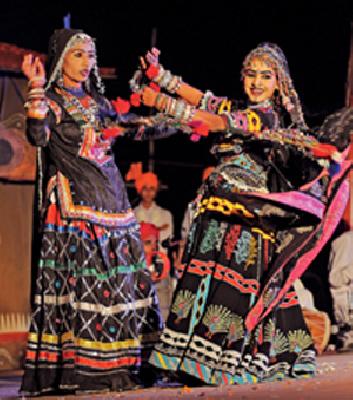 Thrill Magic: | घूमरची जादू :