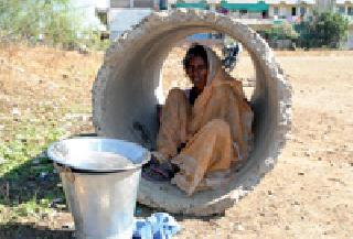 'My' in the cold of cold! | कडाक्याच्या थंडीत ‘माय’ उघड्यावर! 'My' in the cold of cold! | कडाक्याच्या थंडीत ‘माय’ उघड्यावर!