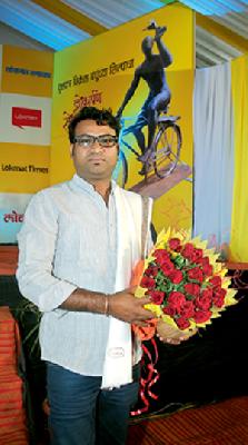 Building on dedication was a challenge | समर्पणाला शिल्पात बांधणे आव्हानच होते Building on dedication was a challenge | समर्पणाला शिल्पात बांधणे आव्हानच होते