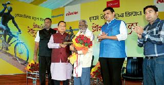 Plan for newsletter vendors on the field of organized sector | संघटित क्षेत्राच्या धर्तीवर वृत्तपत्र विक्रेत्यांसाठी योजना Plan for newsletter vendors on the field of organized sector | संघटित क्षेत्राच्या धर्तीवर वृत्तपत्र विक्रेत्यांसाठी योजना