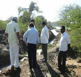 Immediately turn off the damaged water in dam! | राखमिश्रीत दूषित पाणी धरणात सोडणे तत्काळ बंद करा!