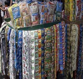Gutkha of 2.5 lakhs seized | आकोटात अडीच लाखांचा गुटखा जप्त Gutkha of 2.5 lakhs seized | आकोटात अडीच लाखांचा गुटखा जप्त