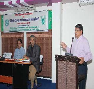 Pradeep Ingole should adopt a favorable method of changing weather | बदलत्या हवामानाला अनुकूल पीकपद्धतीचा अवलंब करणे गरजेचे- प्रदीप इंगोले Pradeep Ingole should adopt a favorable method of changing weather | बदलत्या हवामानाला अनुकूल पीकपद्धतीचा अवलंब करणे गरजेचे- प्रदीप इंगोले