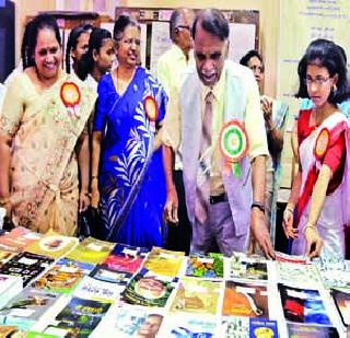Literature gathering in Huzurappa school | हुजूरपागा शाळेत रंगले साहित्य संमेलन