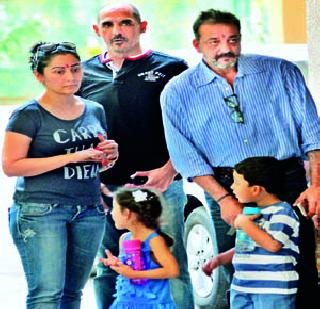 Sanjay Dutt still out of jail | संजय दत्त अजून तुरुंगाबाहेरच Sanjay Dutt still out of jail | संजय दत्त अजून तुरुंगाबाहेरच