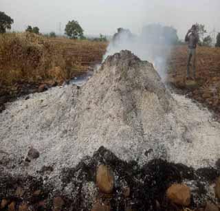 Three thousand quintals of CCI burnt in smoke | सीसीआयचा तीन हजार क्विंटल कपूस जळून खाक Three thousand quintals of CCI burnt in smoke | सीसीआयचा तीन हजार क्विंटल कपूस जळून खाक