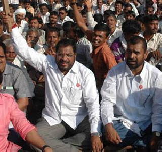 Violent turn of the protest movement, hundreds of activists arrested | ऊसदर आंदोलनाला हिंसक वळण, शेकडो कार्यकर्त्यांना अटक