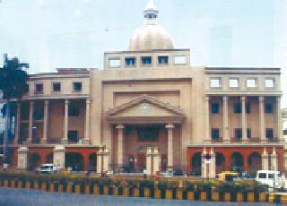 Fadnavis-Gadkhar Trust Trust | फडणवीस-गडकरींपुढे विश्वस्त निवडीचा पेच Fadnavis-Gadkhar Trust Trust | फडणवीस-गडकरींपुढे विश्वस्त निवडीचा पेच