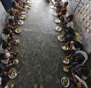 24 children suffer from poisoning in Matunga | माटुंग्यात २४ मुलांना खिचडीत विषबाधा