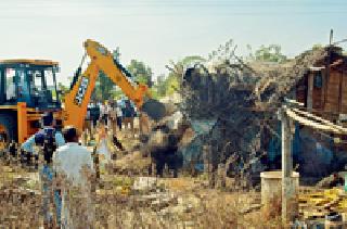 Free the court route | न्यायालयाचा मार्ग मोकळा