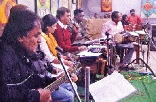 Filled with rumors of 'Moods of Mukesh' | .‘मूडस् आॅफ मुकेश’ला रसिकांची भरभरून दाद