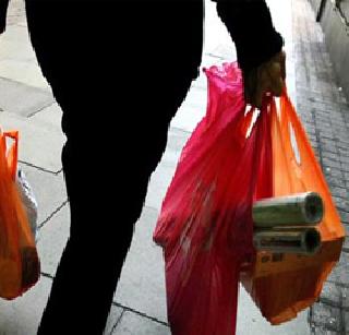 Pack of plastic bags in the market for weeks | आठवडे बाजारात प्लास्टिक पिशव्यांचा ढीग