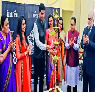 Puneer experienced the light of 'intria' | पुणेकरांनी अनुभवली ‘इंट्रिया’ची झळाळी