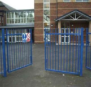 Schools always care about safety ...! | सुरक्षेबाबत शाळांची बेपर्वाई कायमच...!