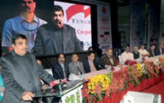 Vidarbha to promote the textile industry | विदर्भात वस्त्रोद्योगाला चालना देणार Vidarbha to promote the textile industry | विदर्भात वस्त्रोद्योगाला चालना देणार