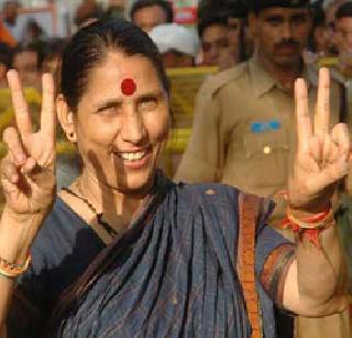 Delhi blasted, Congress's Krishna Tirath BJP | दिल्लीत फोडफोडी जोरात, काँग्रेसच्या कृष्णा तिरथ भाजपात