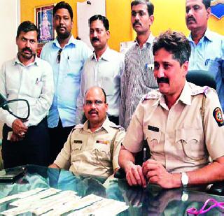 Sonasakhal Choras arrested | सोनसाखळी चोरास अटक Sonasakhal Choras arrested | सोनसाखळी चोरास अटक