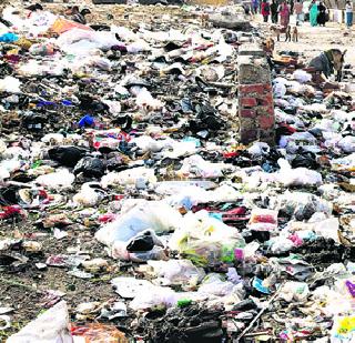 Maharashtra's scavenger! | कचऱ्यावरून महाराष्ट्राची कानपिळी!