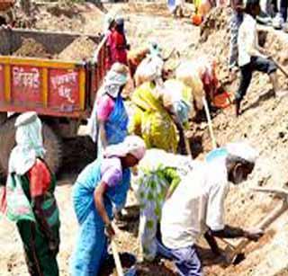 Tired of labor of laborers in Magarroh | मग्रारोहयोमधील मजुरांची मजुरी थकित Tired of labor of laborers in Magarroh | मग्रारोहयोमधील मजुरांची मजुरी थकित
