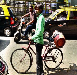 Description for gas cylinders | गॅस सिलिंडरसाठी वणवण