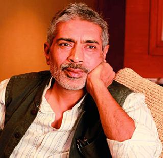 The light is in front of the camera! | प्रकाश झा आता कॅमेऱ्यासमोर!