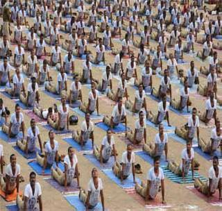 4 thousand people bow down to Surya | ४ हजार नागरिकांनी केले सूर्याला नमन 4 thousand people bow down to Surya | ४ हजार नागरिकांनी केले सूर्याला नमन