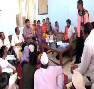 Brainstorming on the problems of defenseless | निराधारांच्या समस्यांवर विचार मंथन Brainstorming on the problems of defenseless | निराधारांच्या समस्यांवर विचार मंथन