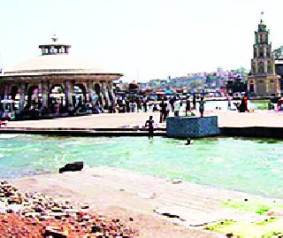 The issue of pollution of rivers is also on the anvil | नद्यांच्या प्रदूषणाचा विषयही ऐरणीवर The issue of pollution of rivers is also on the anvil | नद्यांच्या प्रदूषणाचा विषयही ऐरणीवर