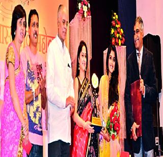 Ezra Amar Bansi with the evergreen lyrics | सदाबहार गीतांनी सजली अमर बन्सी