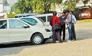 RTO is far from 'Dalal Mukti' | आरटीओ ‘दलाल मुक्ती’पासून दूरच! RTO is far from 'Dalal Mukti' | आरटीओ ‘दलाल मुक्ती’पासून दूरच!