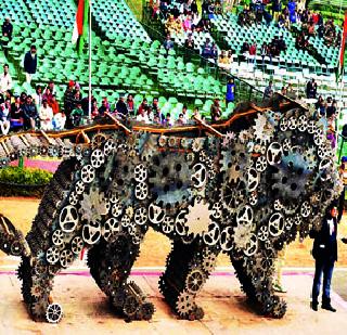 'Make in India' workers? | ‘मेक इन इंडिया’ची कामगारांवर गदा?