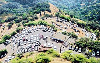 Pratapgadra rush: | प्रतापगडावर गर्दी : Pratapgadra rush: | प्रतापगडावर गर्दी :