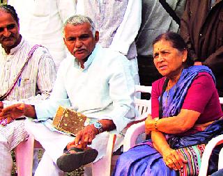 The government has a positive attitude towards tribals | आदिवासींबाबत सरकारी यंत्रणेचाही सकारात्मक दृष्टिकोन हवा The government has a positive attitude towards tribals | आदिवासींबाबत सरकारी यंत्रणेचाही सकारात्मक दृष्टिकोन हवा