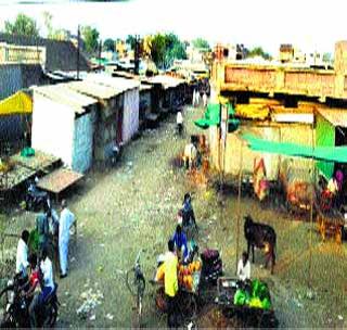 Shegaon's Weekly Market | प्रशासकीय मान्यतेत अडकला शेगावचा आठवडी बाजार Shegaon's Weekly Market | प्रशासकीय मान्यतेत अडकला शेगावचा आठवडी बाजार