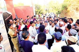 The Prohibition of Villages in the Scuba Diving Center | स्कुबा डायव्हिंग सेंटरवर ग्रामस्थांचा निषेध मोर्चा