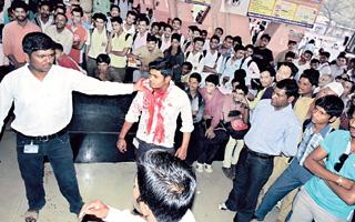 Mardani slit me ... | मर्दानी नार मी... भिणार नाय कोणाला गं! Mardani slit me ... | मर्दानी नार मी... भिणार नाय कोणाला गं!