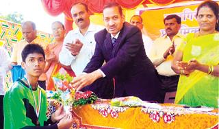 Felicitated bronze medalist Apoorva Pawar | कांस्यपदक विजेत्या अपूर्व पवारचा सत्कार