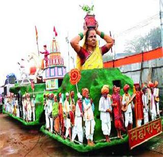 Maharashtra's 'Vari' fits 'Lion Heavy' | महाराष्ट्राची 'वारी' च ठरली 'लय भारी' Maharashtra's 'Vari' fits 'Lion Heavy' | महाराष्ट्राची 'वारी' च ठरली 'लय भारी'