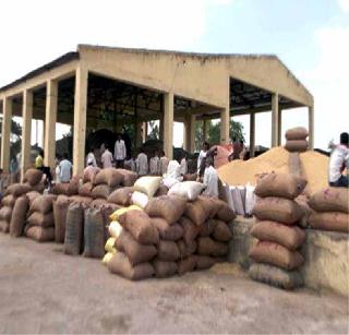 Khamgaon re-orders the numbers of Curubas | खामगाव कृउबासच्या याद्या पुन्हा मागविल्या Khamgaon re-orders the numbers of Curubas | खामगाव कृउबासच्या याद्या पुन्हा मागविल्या