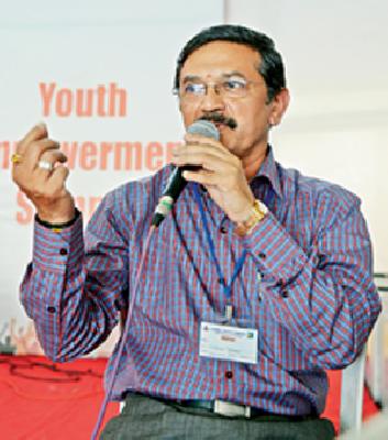 The country is self-sufficient through solar energy | सौर ऊर्जेतूनच देश स्वयंपूर्ण