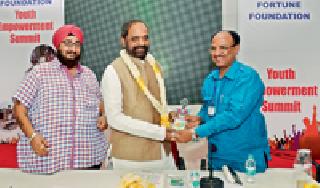 Will the industry not stand in Vidarbha? | विदर्भात उद्योग का उभे राहू नयेत?