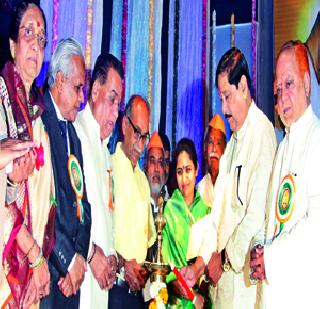 'Bharat Ratna' should be given to Tukdoji Maharaj | तुकडोजी महाराजांना ‘भारतरत्न’ द्यावा 'Bharat Ratna' should be given to Tukdoji Maharaj | तुकडोजी महाराजांना ‘भारतरत्न’ द्यावा