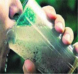 Water supply to the blood through the tube | नळाद्वारे रक्तमिश्रीत पाण्याचा पुरवठा