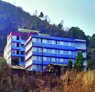 Students are hungry due to canteen being hungry | कँटिन बंद असल्याने विद्यार्थ्यांची होतेय उपासमार Students are hungry due to canteen being hungry | कँटिन बंद असल्याने विद्यार्थ्यांची होतेय उपासमार