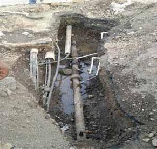 Correction of water supply at war-time | जलवाहिन्यांची दुरूस्ती युद्धपातळीवर