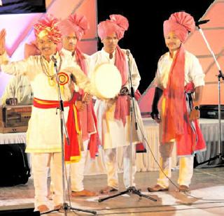 Shahiri was the only one to come | शाहिरी कलेलाच आली अवकळा