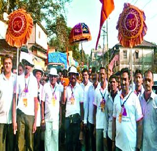 Shirdi on 150 feet! | दीडशे साईभक्तांची पायी शिर्डीवारी