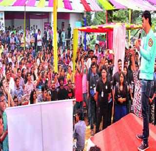 Marathi star in Zodiac | ‘झोडिएक’मध्ये मराठी स्टार