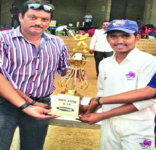 A book in Mumbai on the basis of marks | गुणांच्या जोरावर मुंबईला किताब A book in Mumbai on the basis of marks | गुणांच्या जोरावर मुंबईला किताब