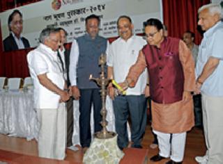 Renewable energy is in knowledge | अक्षय ऊर्जा ज्ञानातच आहे Renewable energy is in knowledge | अक्षय ऊर्जा ज्ञानातच आहे